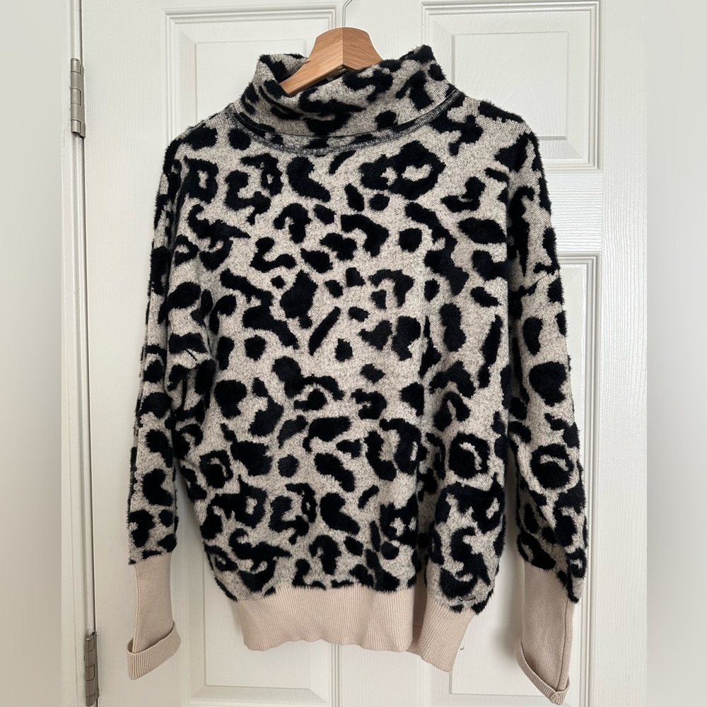 Tino And Pelle Leopard Print SOFT Turtleneck